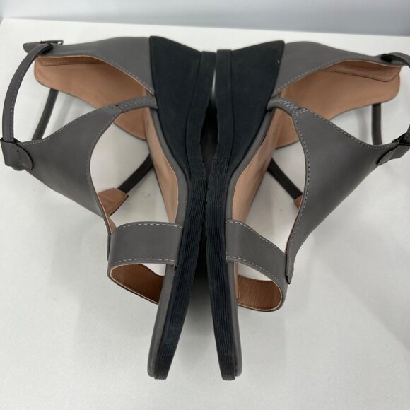 Journee Collection Trayle Wedge Sandal in Grey Size 10 MSRP $95 NWT - Picture 7 of 10